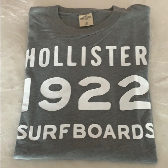 Hollister TShirt Size Medium - Picture 1 of 3